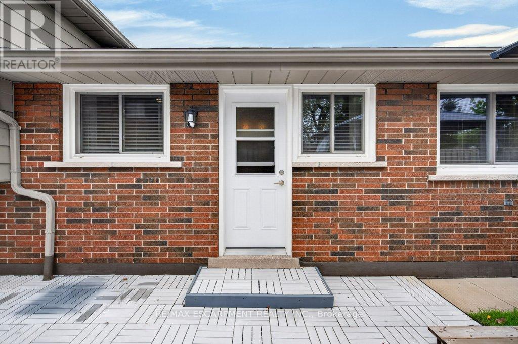 4 Camelot Drive, Hamilton, ON - Outdoor