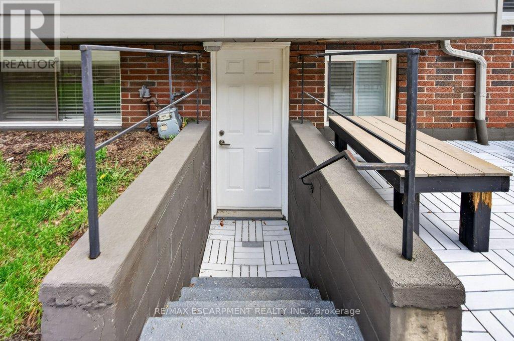 4 Camelot Drive, Hamilton, ON - Outdoor With Exterior