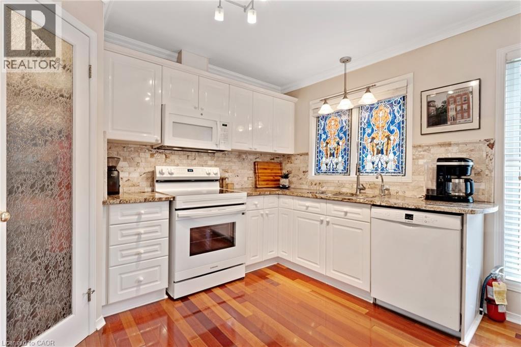 53 Grosvenor Lane, Cambridge, ON - Indoor Photo Showing Kitchen