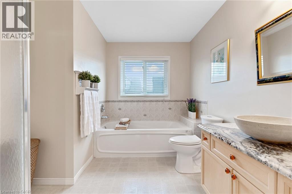 53 Grosvenor Lane, Cambridge, ON - Indoor Photo Showing Bathroom