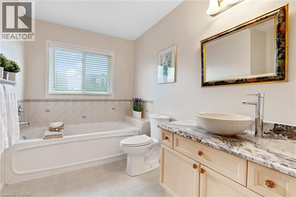 53 Grosvenor Lane, Cambridge, ON - Indoor Photo Showing Bathroom