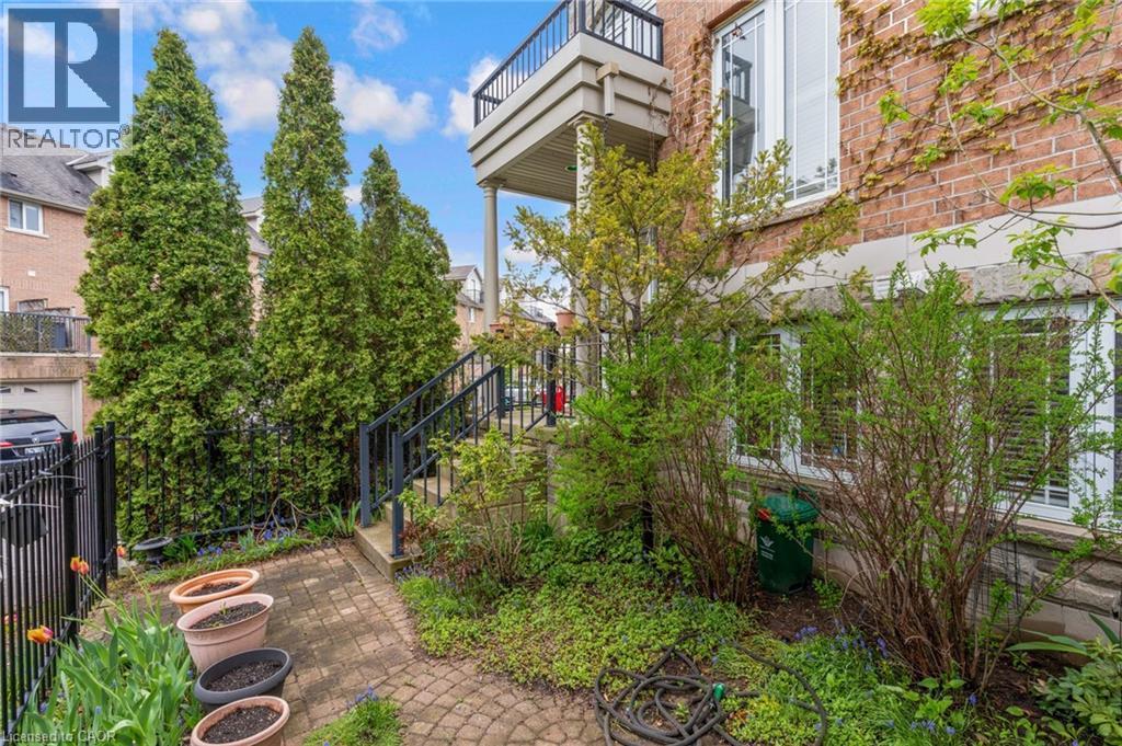 53 Grosvenor Lane, Cambridge, ON - Outdoor