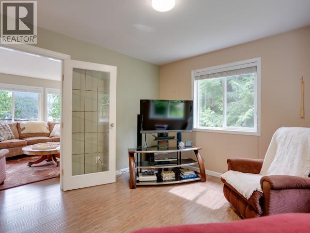 10826 Mariners Way, Powell River, BC - Indoor Photo Showing Living Room