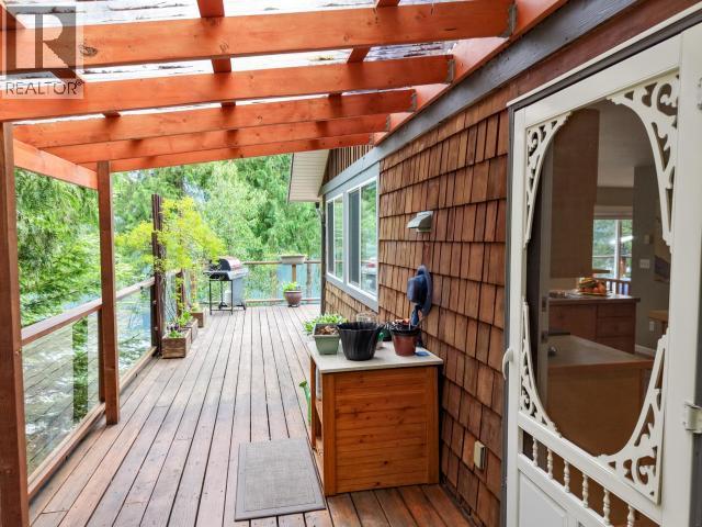 10826 Mariners Way, Powell River, BC - Outdoor With Deck Patio Veranda With Exterior