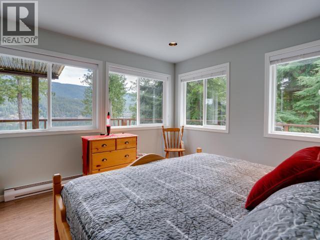10826 Mariners Way, Powell River, BC - Indoor Photo Showing Bedroom