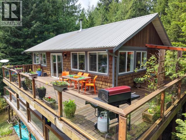 10826 Mariners Way, Powell River, BC - Outdoor With Deck Patio Veranda With Exterior