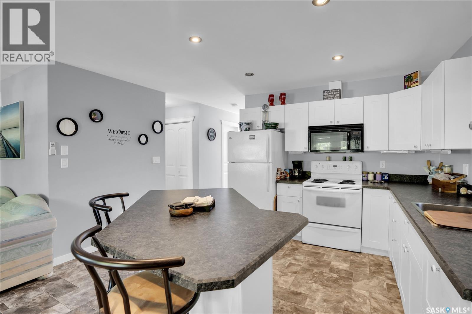 607 Brighton Street, Saskatchewan Beach, SK - Indoor Photo Showing Kitchen With Double Sink