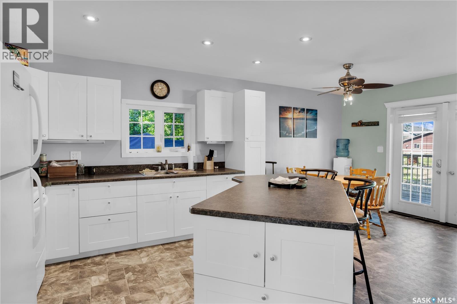 607 Brighton Street, Saskatchewan Beach, SK - Indoor Photo Showing Kitchen With Double Sink