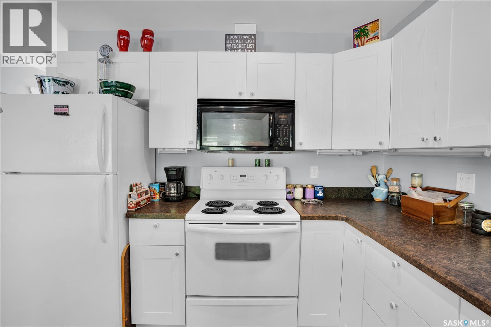607 Brighton Street, Saskatchewan Beach, SK - Indoor Photo Showing Kitchen