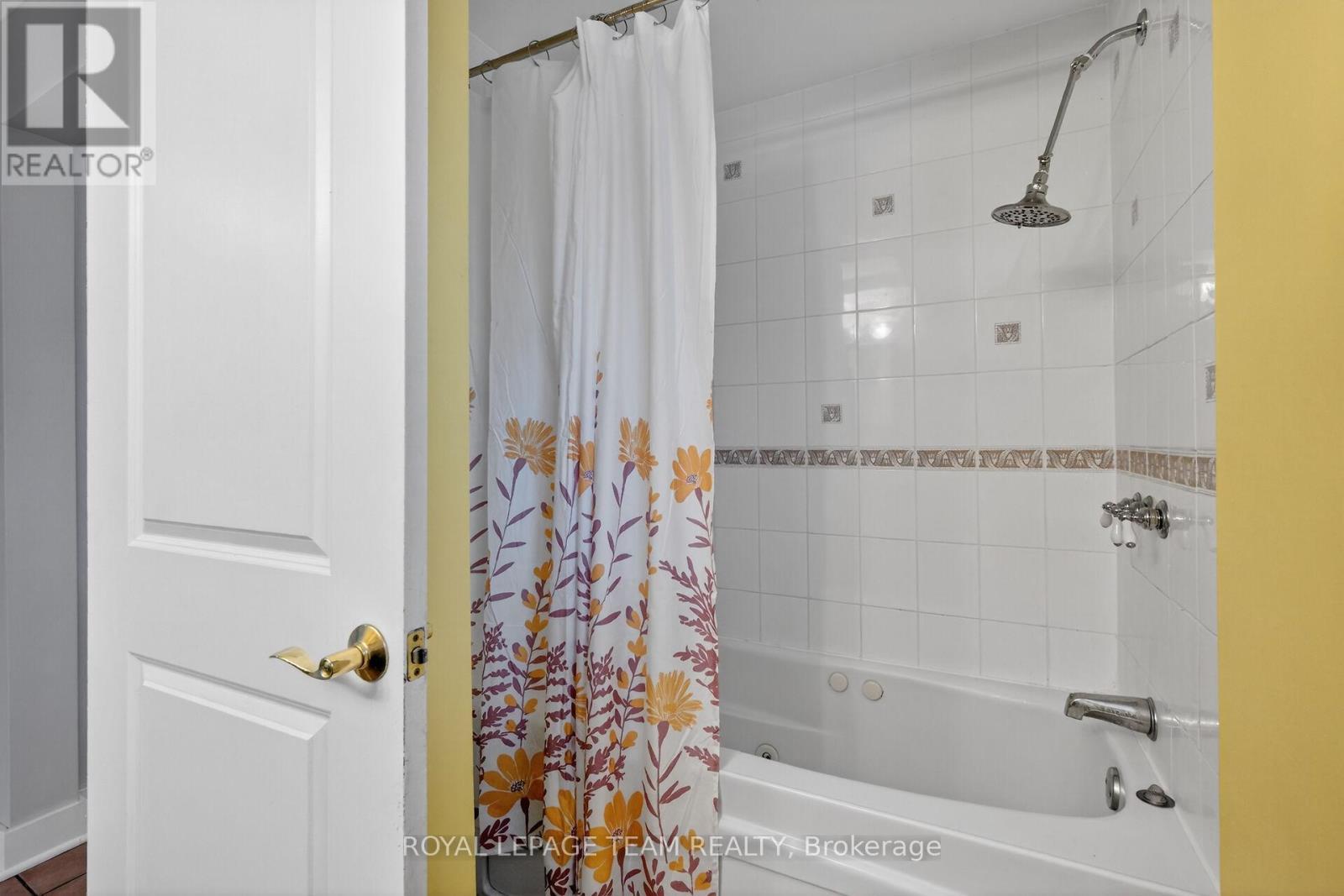 Main floor 4pc bathroom - 196 Prince Albert Street, Ottawa, ON - Indoor Photo Showing Bathroom