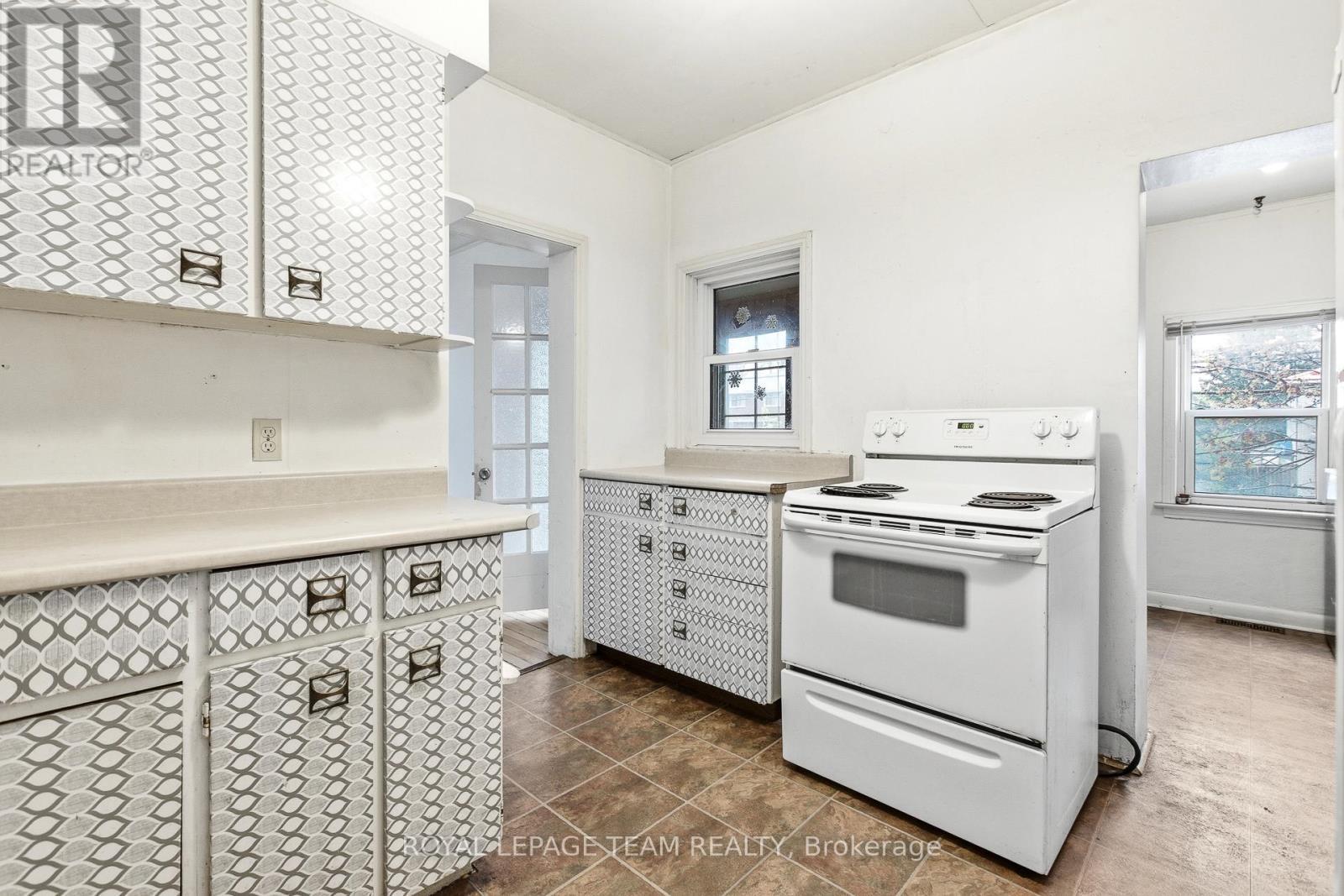 910 Pinecrest Road, Ottawa, ON