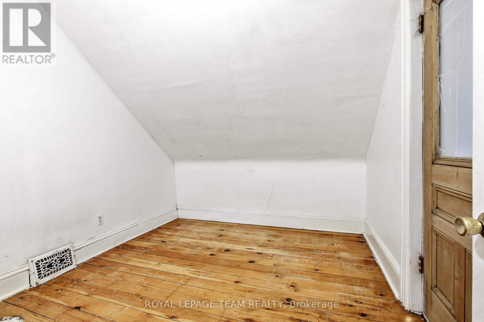 910 Pinecrest Road, Ottawa, ON