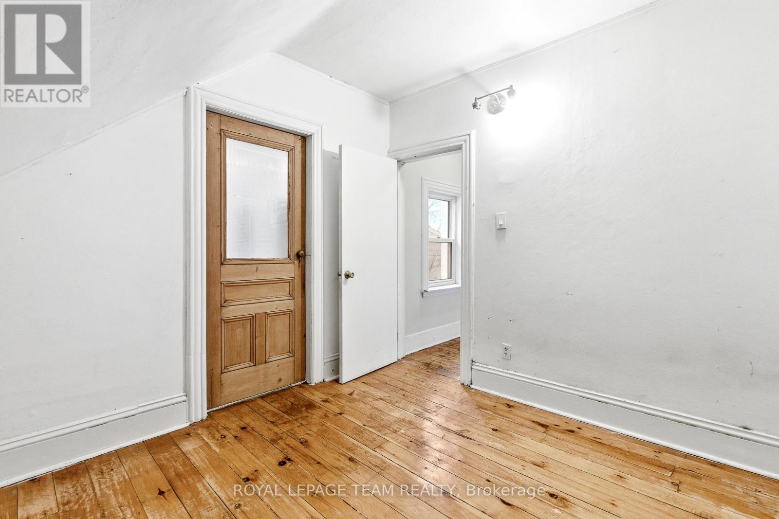 910 Pinecrest Road, Ottawa, ON