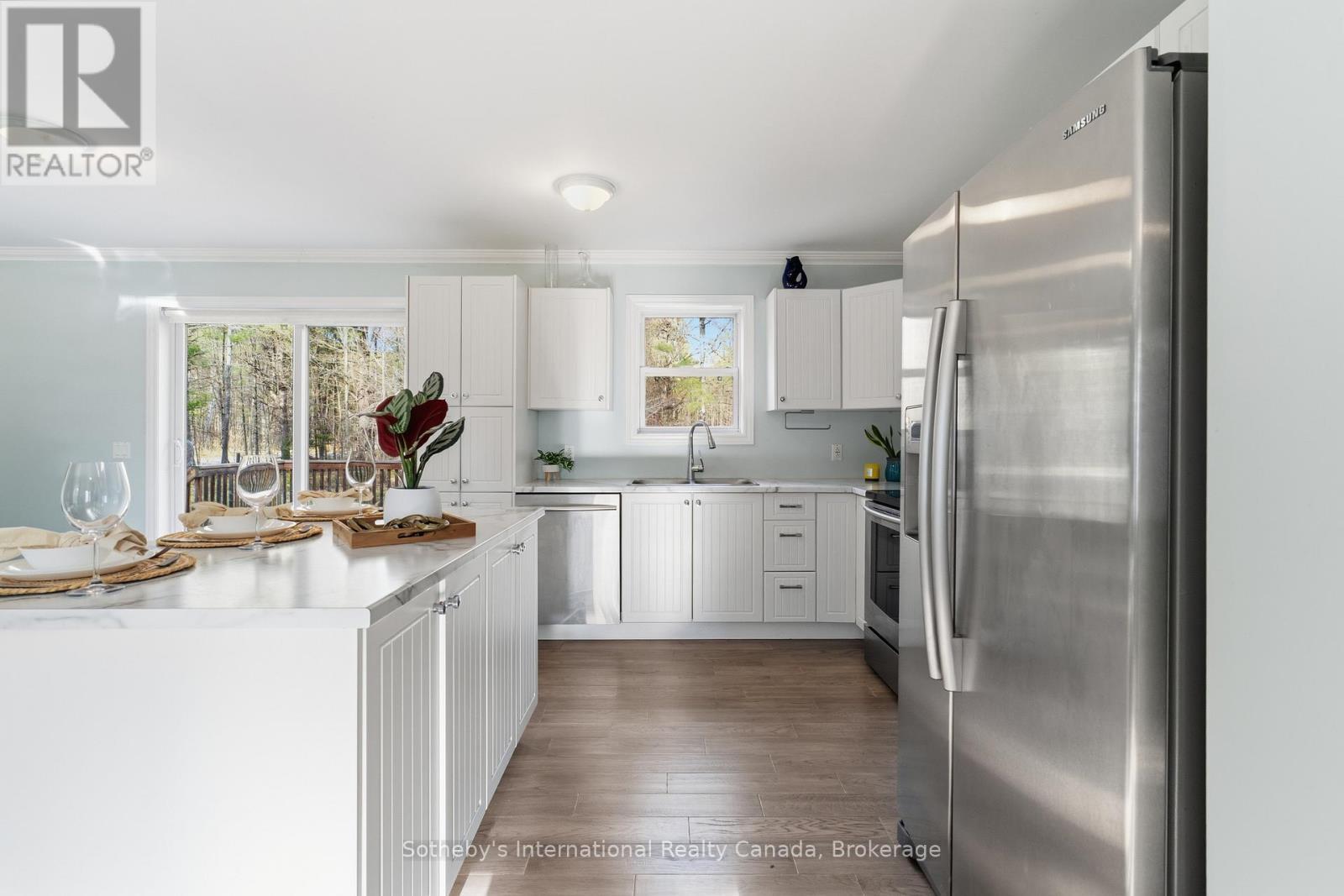 1021 Tower Crescent, Gravenhurst (Morrison), ON - Indoor Photo Showing Kitchen With Upgraded Kitchen