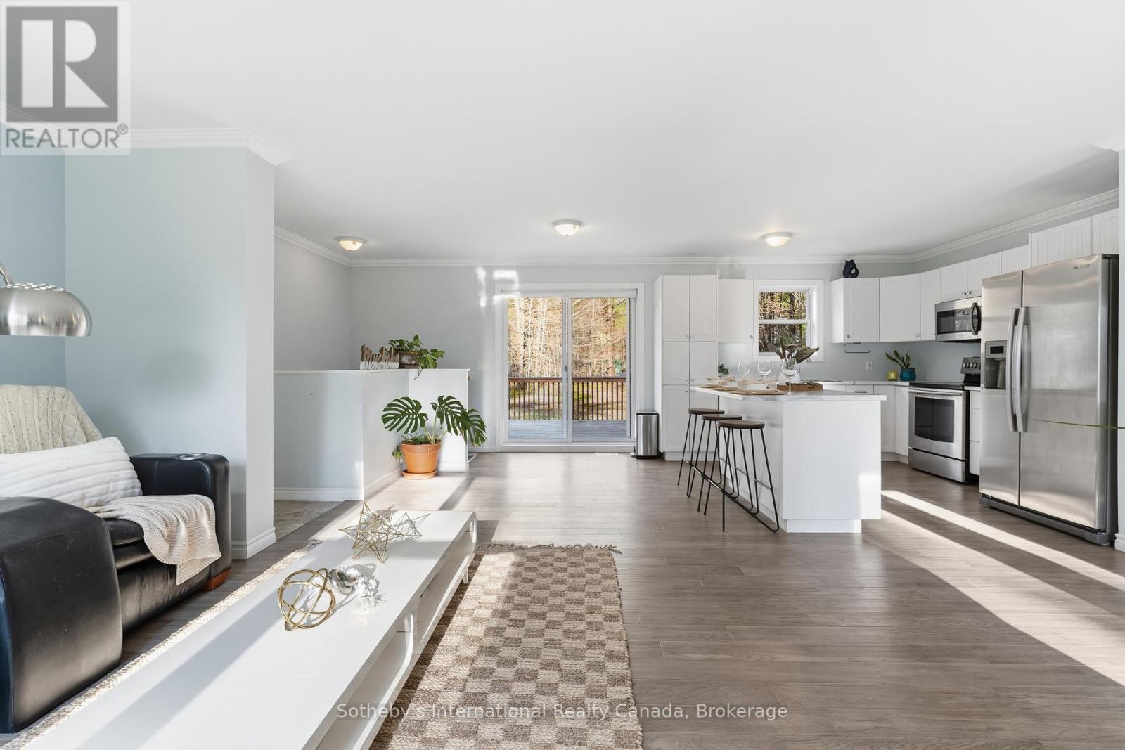 1021 Tower Crescent, Gravenhurst (Morrison), ON - Indoor Photo Showing Living Room