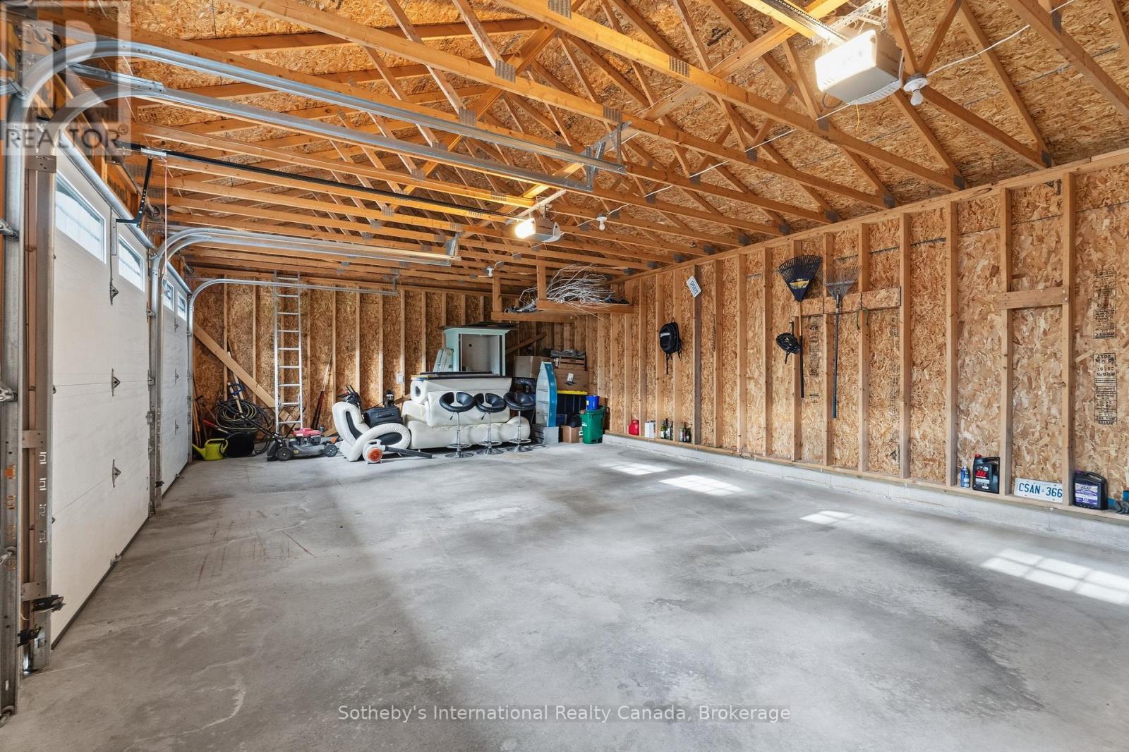 1021 Tower Crescent, Gravenhurst (Morrison), ON - Indoor Photo Showing Garage