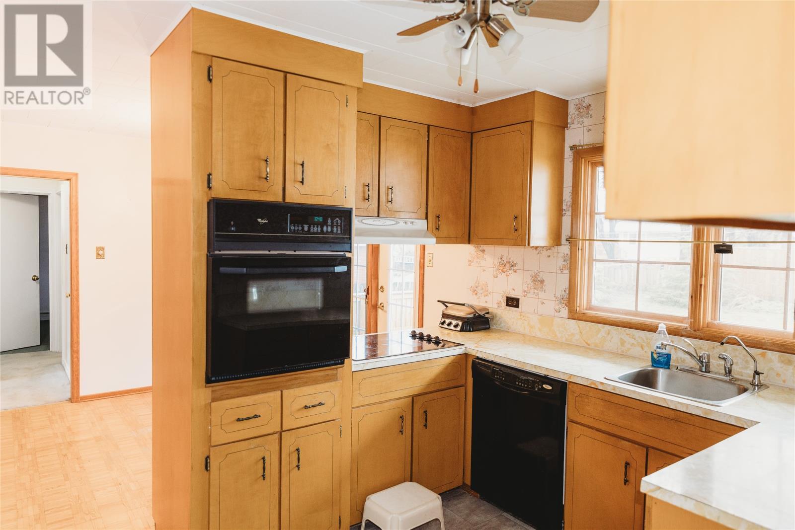 32 Brochen Street, Gander, NL - Indoor Photo Showing Kitchen