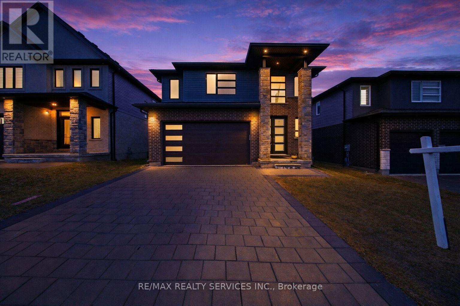 1891 Fountain Grass Drive, London South, ON - Outdoor With Facade