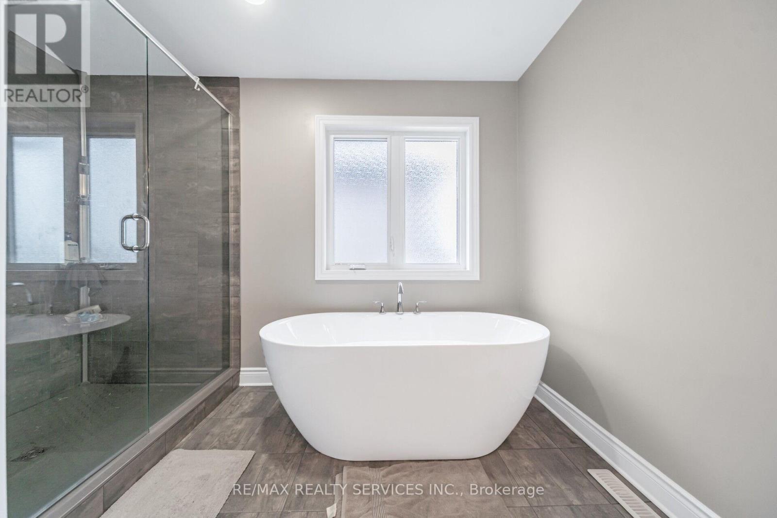 1891 Fountain Grass Drive, London South, ON - Indoor Photo Showing Bathroom