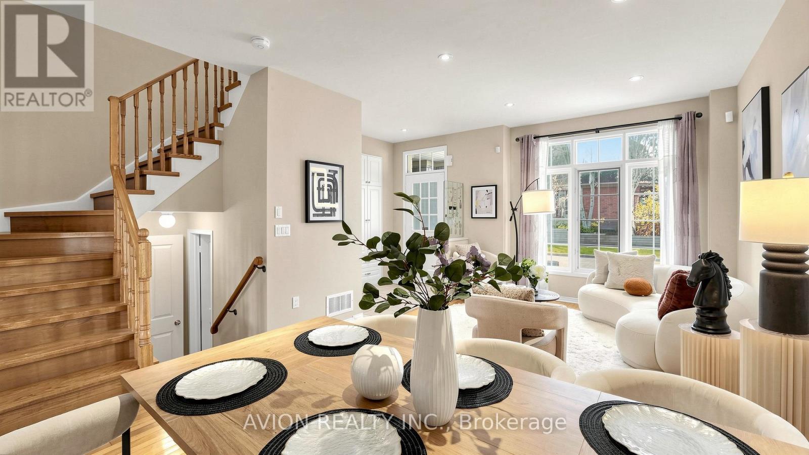 55 Madison Heights Boulevard, Markham, ON - Indoor Photo Showing Dining Room