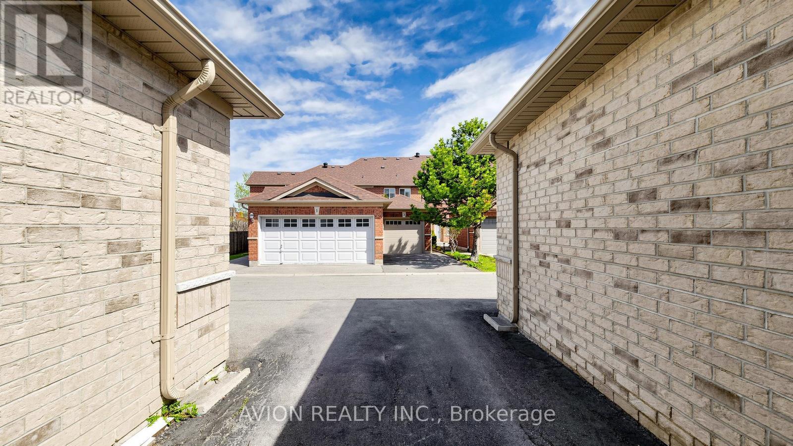 55 Madison Heights Boulevard, Markham, ON - Outdoor