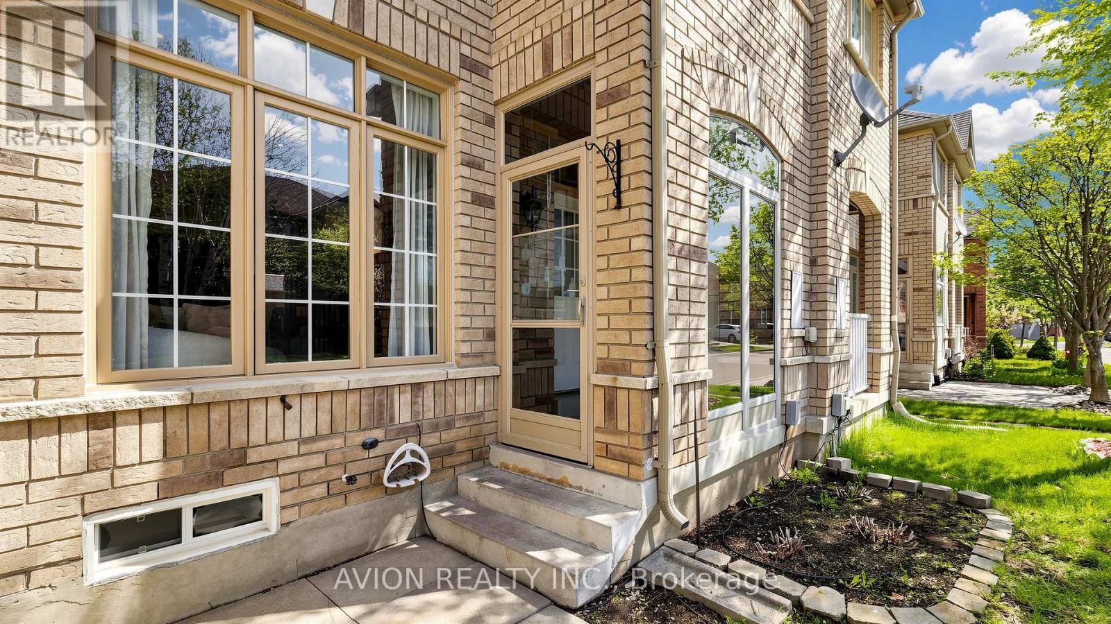 55 Madison Heights Boulevard, Markham, ON - Outdoor