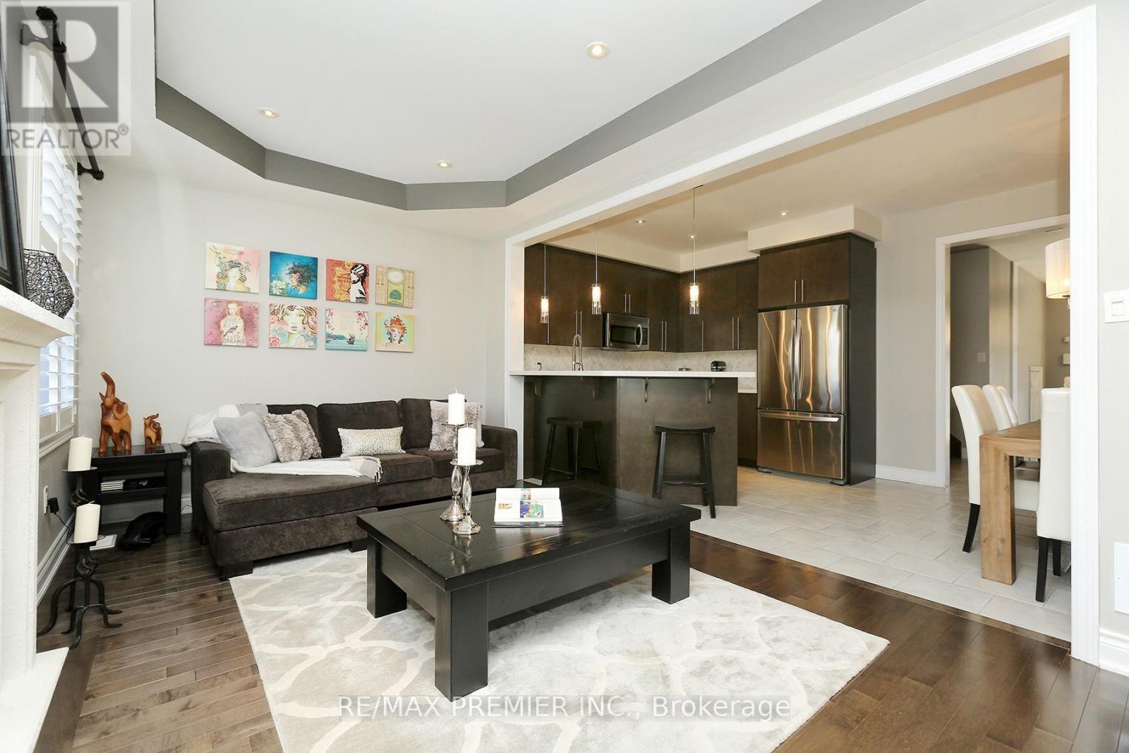 79 Hansard Drive, Vaughan, ON - Indoor Photo Showing Living Room