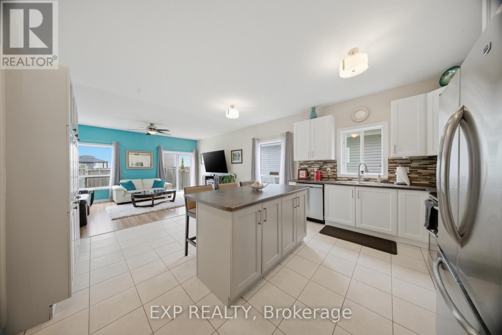 832 O'Reilly Crescent, Shelburne, ON - Indoor Photo Showing Kitchen