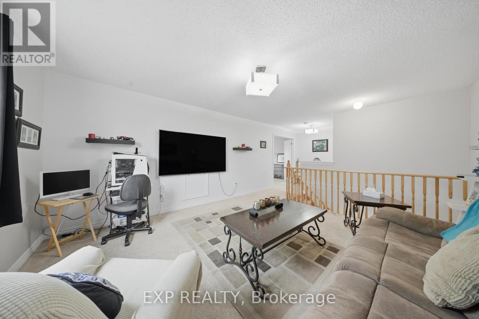 832 O'Reilly Crescent, Shelburne, ON - Indoor Photo Showing Living Room