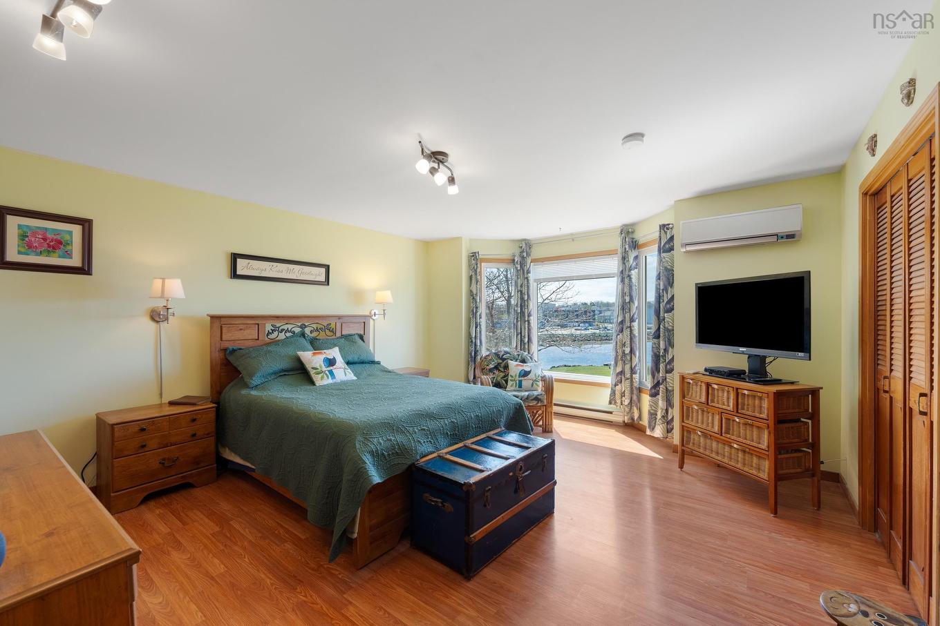 18-20 Harbourview Drive, Yarmouth, NS