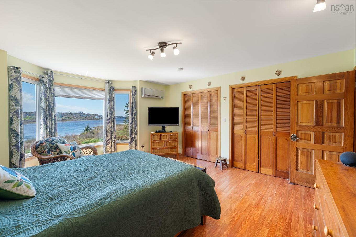 18-20 Harbourview Drive, Yarmouth, NS