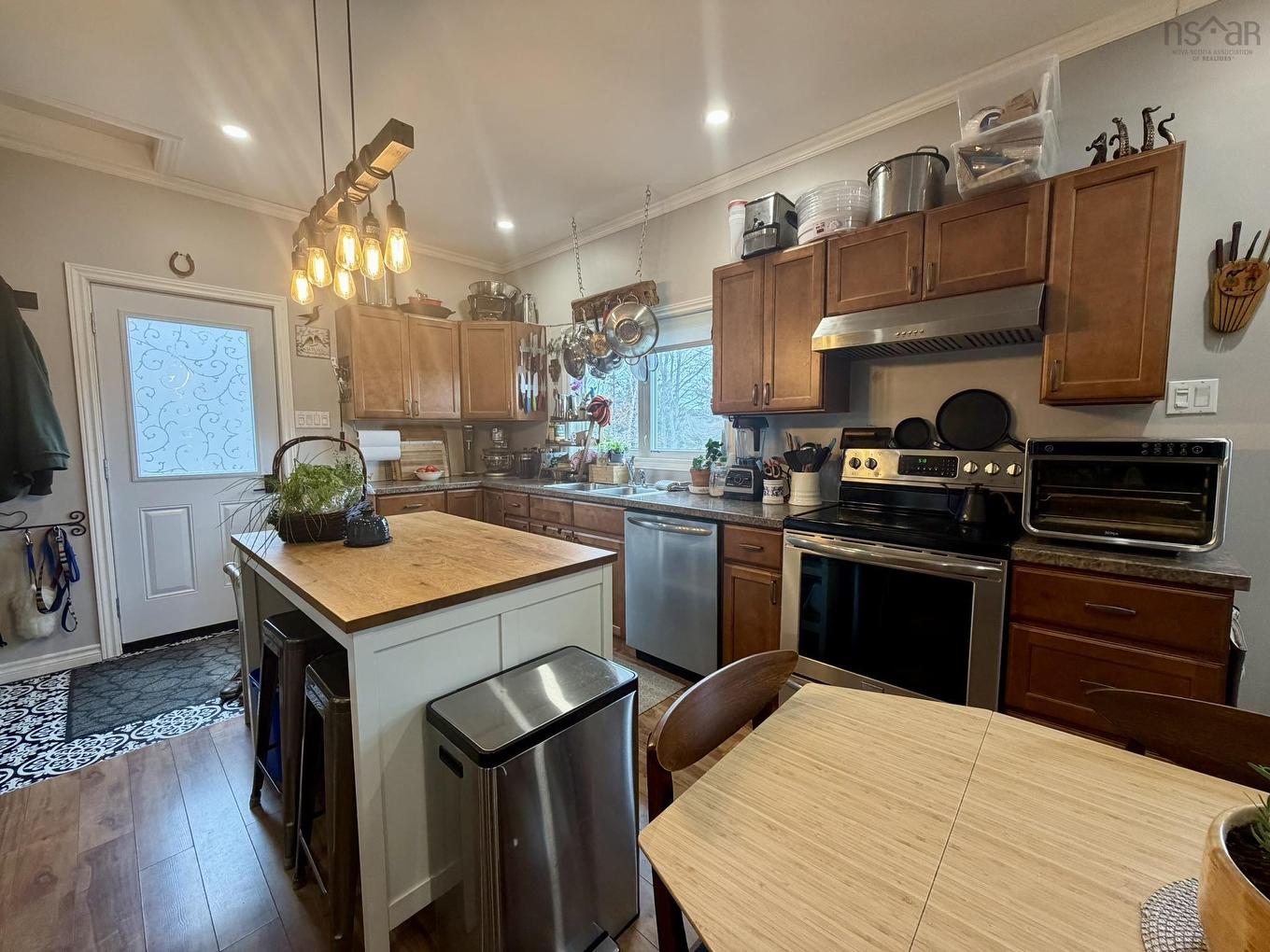 9384 Highway 7, Stillwater, NS