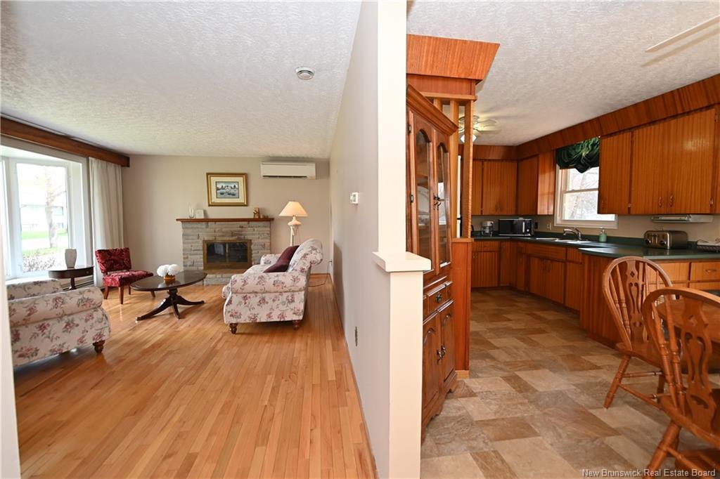 730 Irvine St, Devon, NB