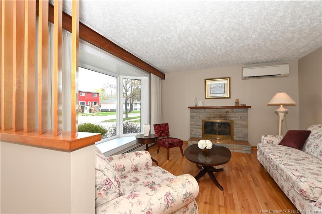 730 Irvine St, Devon, NB