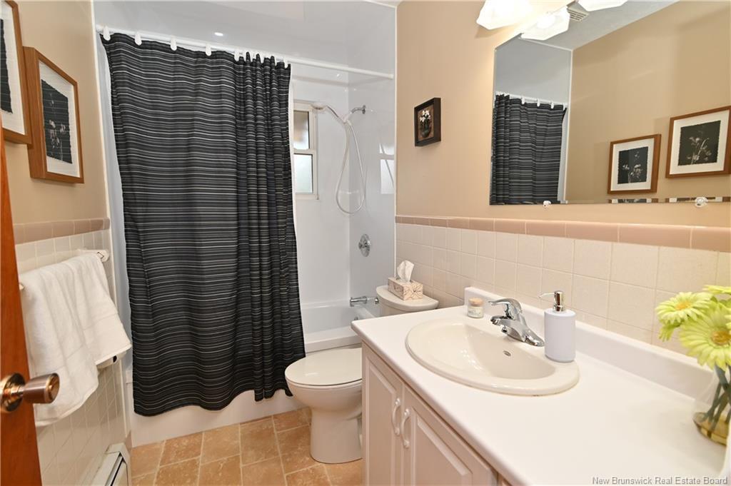 730 Irvine St, Devon, NB