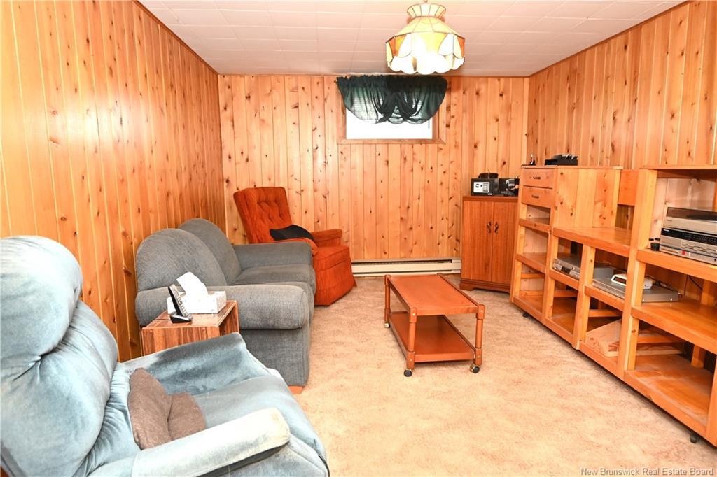730 Irvine St, Devon, NB