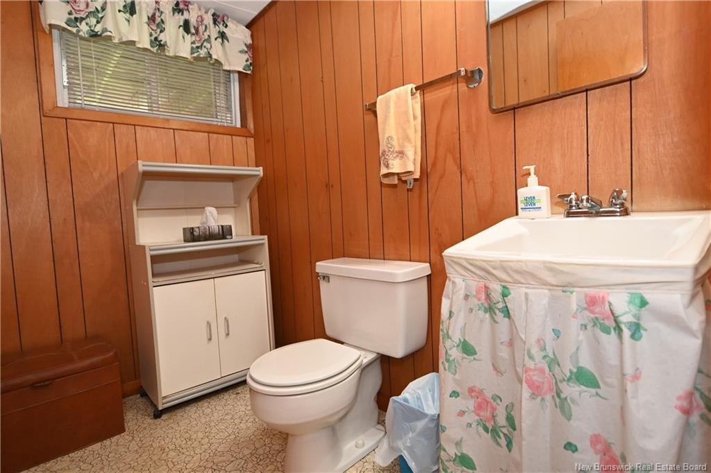 730 Irvine St, Devon, NB