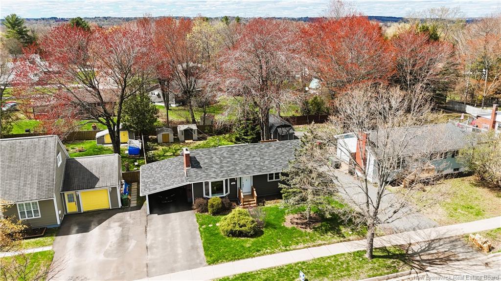 730 Irvine St, Devon, NB