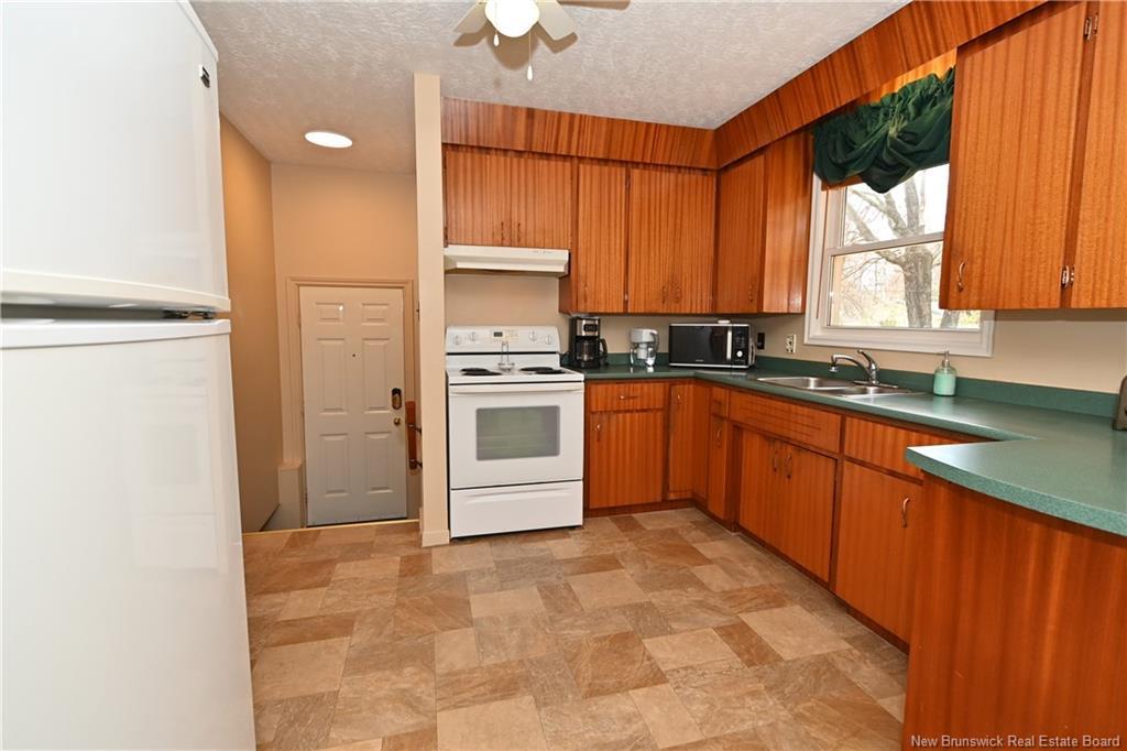 730 Irvine St, Devon, NB