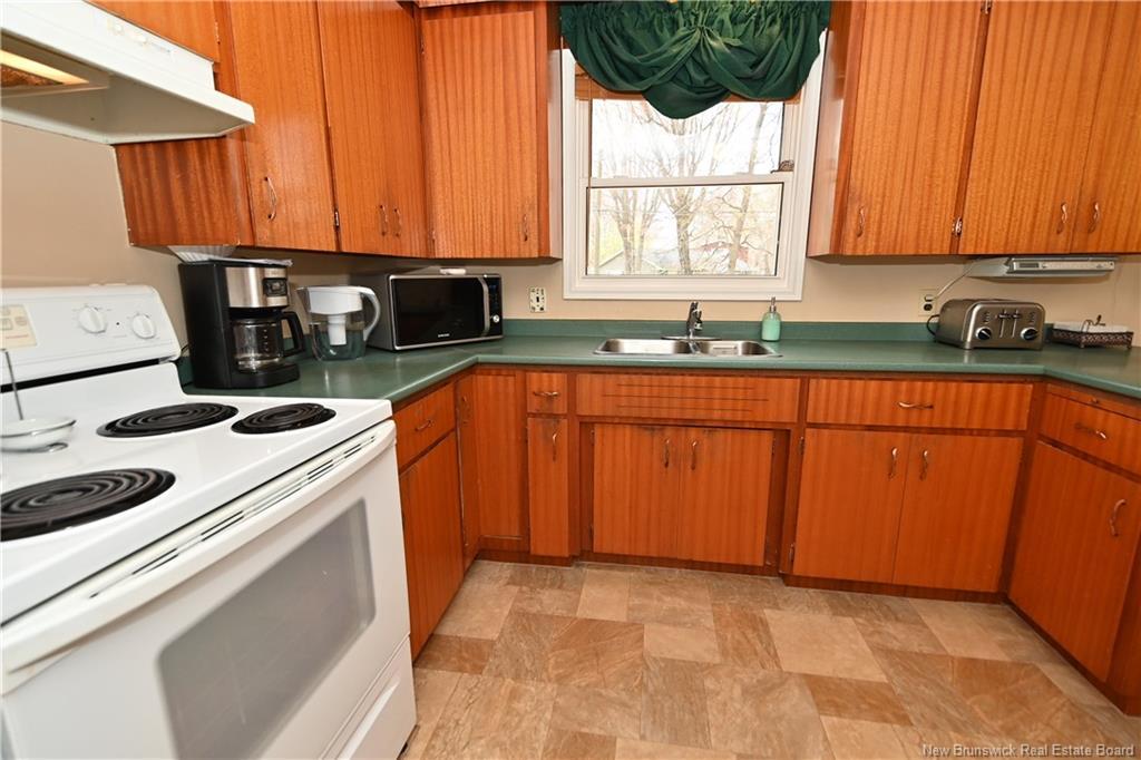 730 Irvine St, Devon, NB