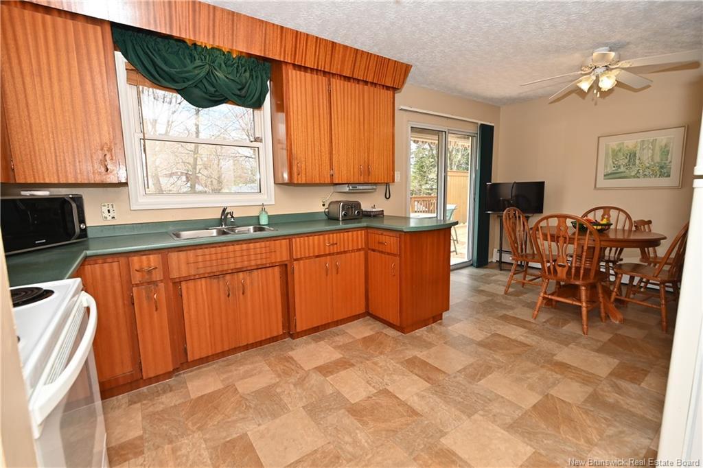 730 Irvine St, Devon, NB