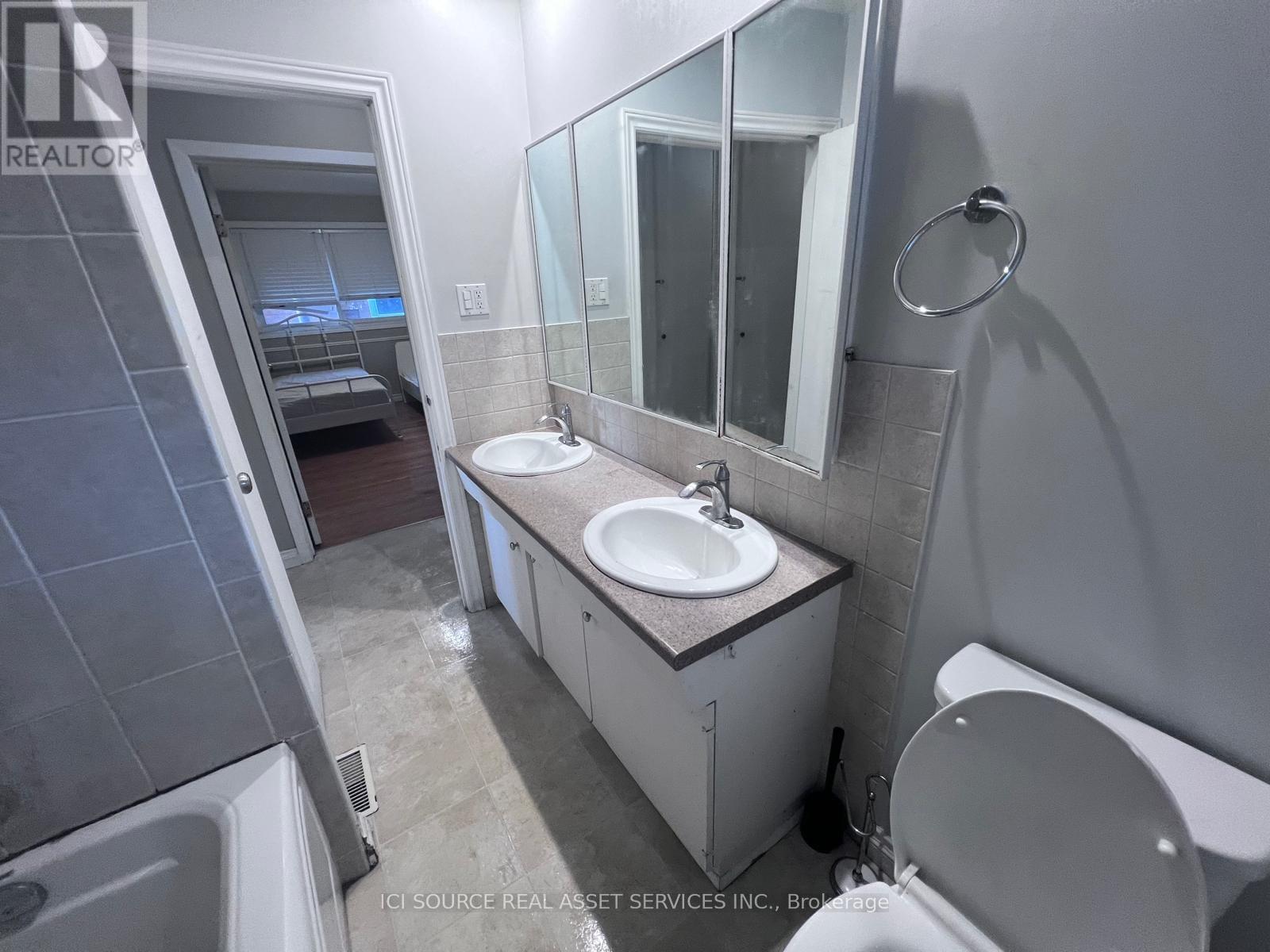 199 Dixie Crescent, Waterloo, ON - Indoor Photo Showing Bathroom
