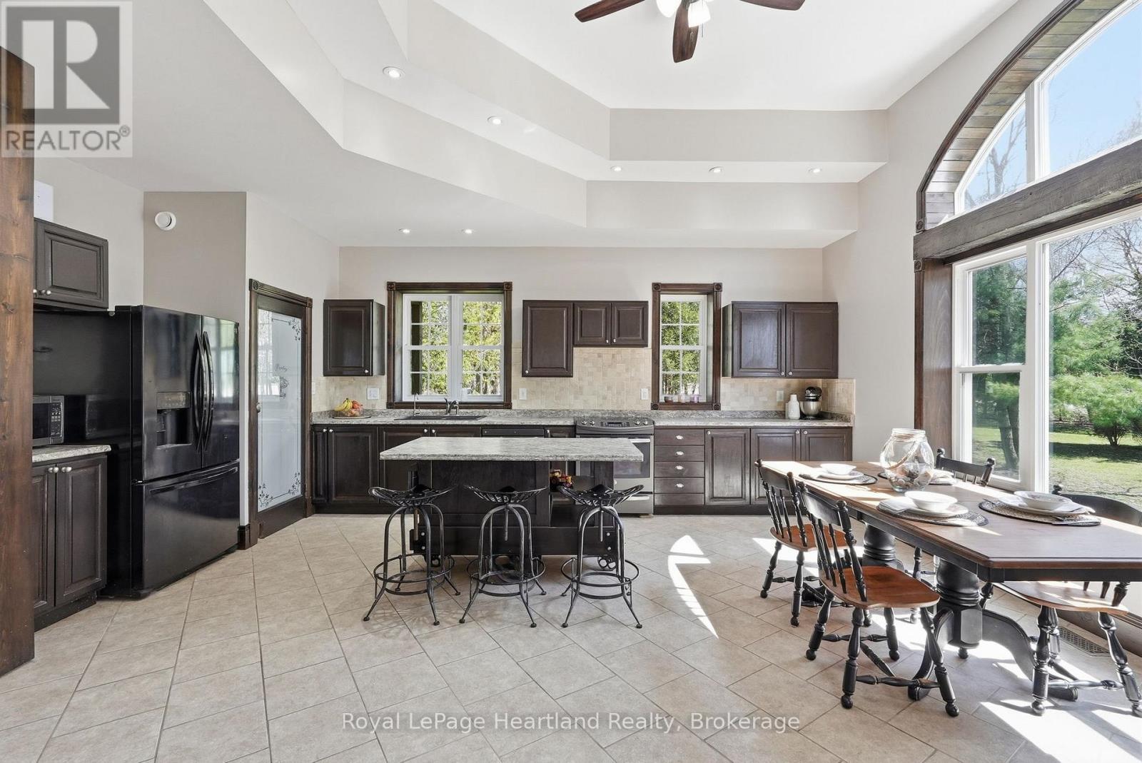 5106 5Th Line, Minto, ON - Indoor Photo Showing Dining Room
