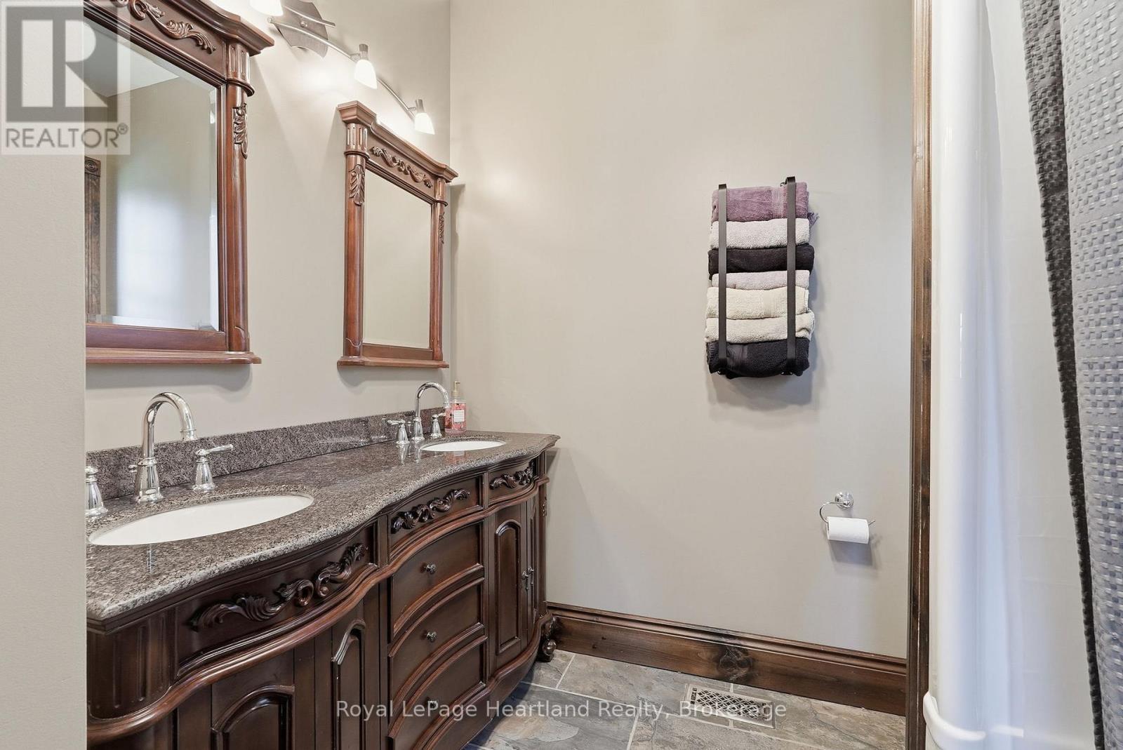 5106 5Th Line, Minto, ON - Indoor Photo Showing Bathroom