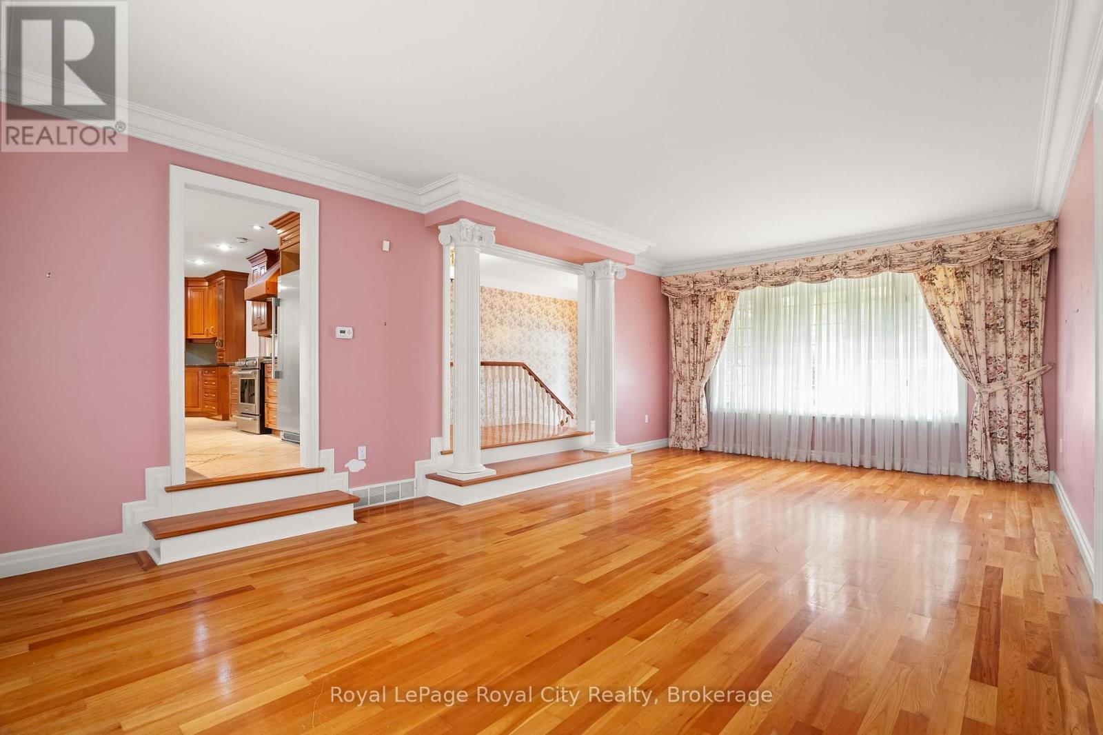 Alternative Living Room - 4646 Sideroad 20 N, Puslinch, ON