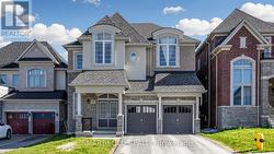 8 SLATER COURT East Gwillimbury, ON L9N 0P8