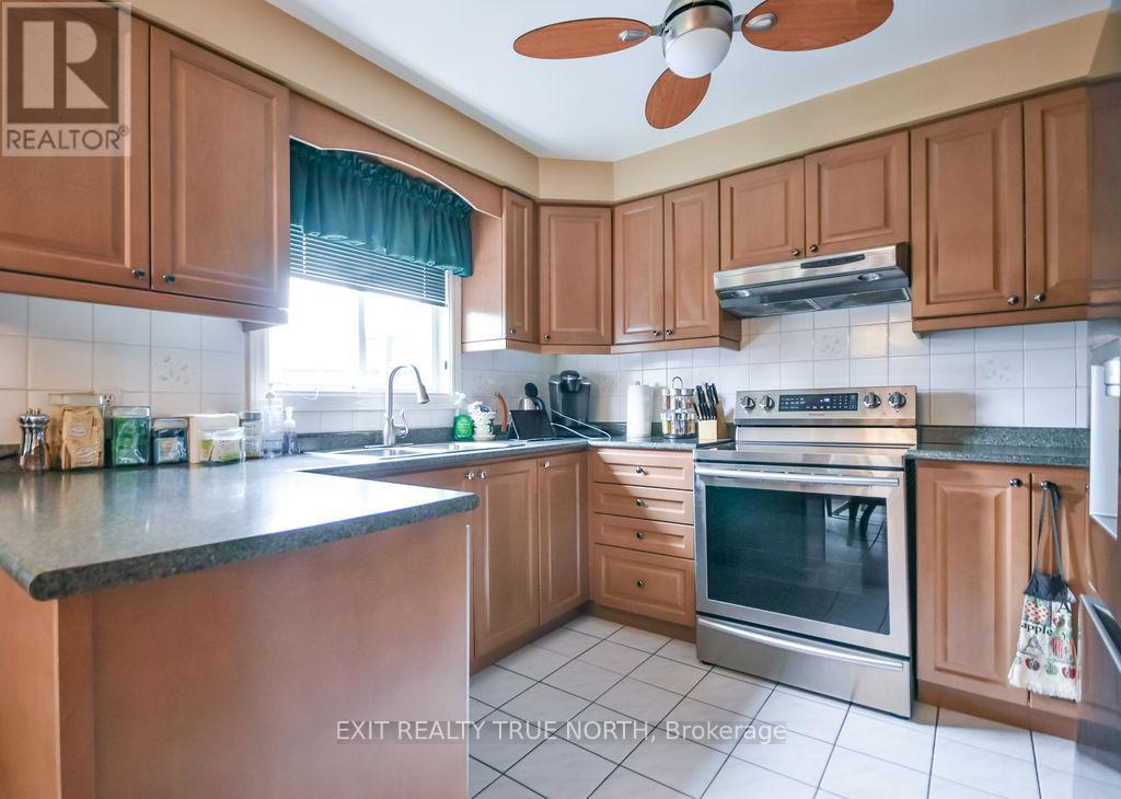 53 Etherington Crescent, Barrie, ON - Indoor Photo Showing Kitchen