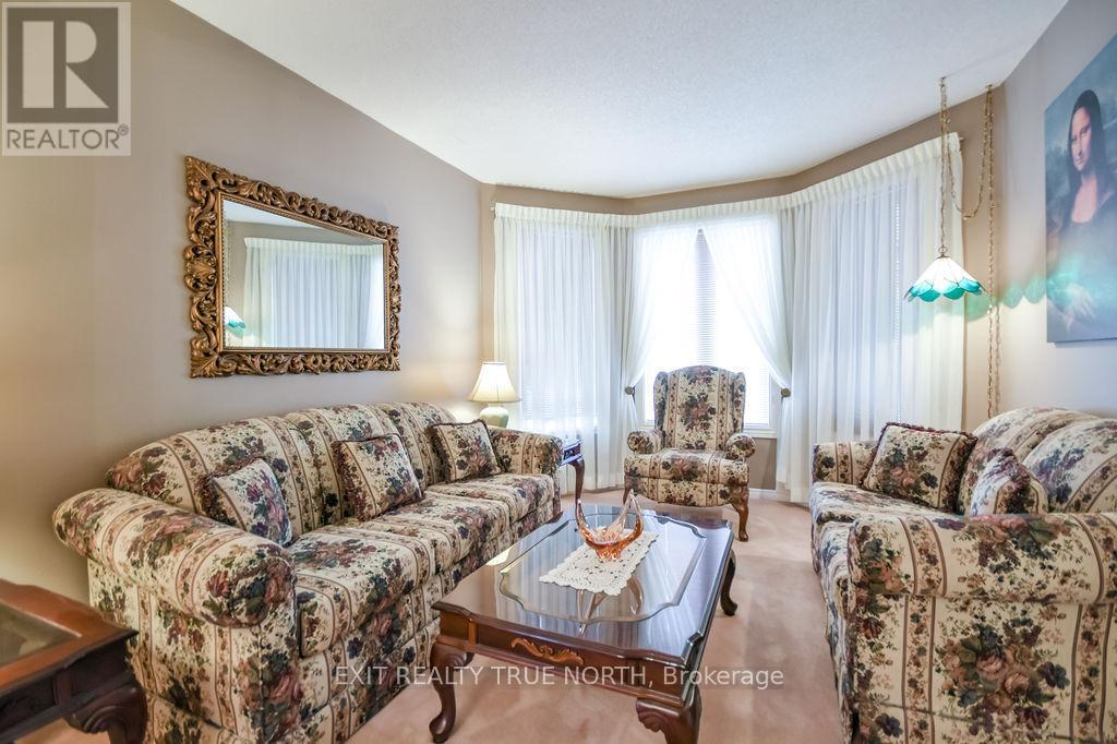 53 Etherington Crescent, Barrie, ON - Indoor Photo Showing Living Room