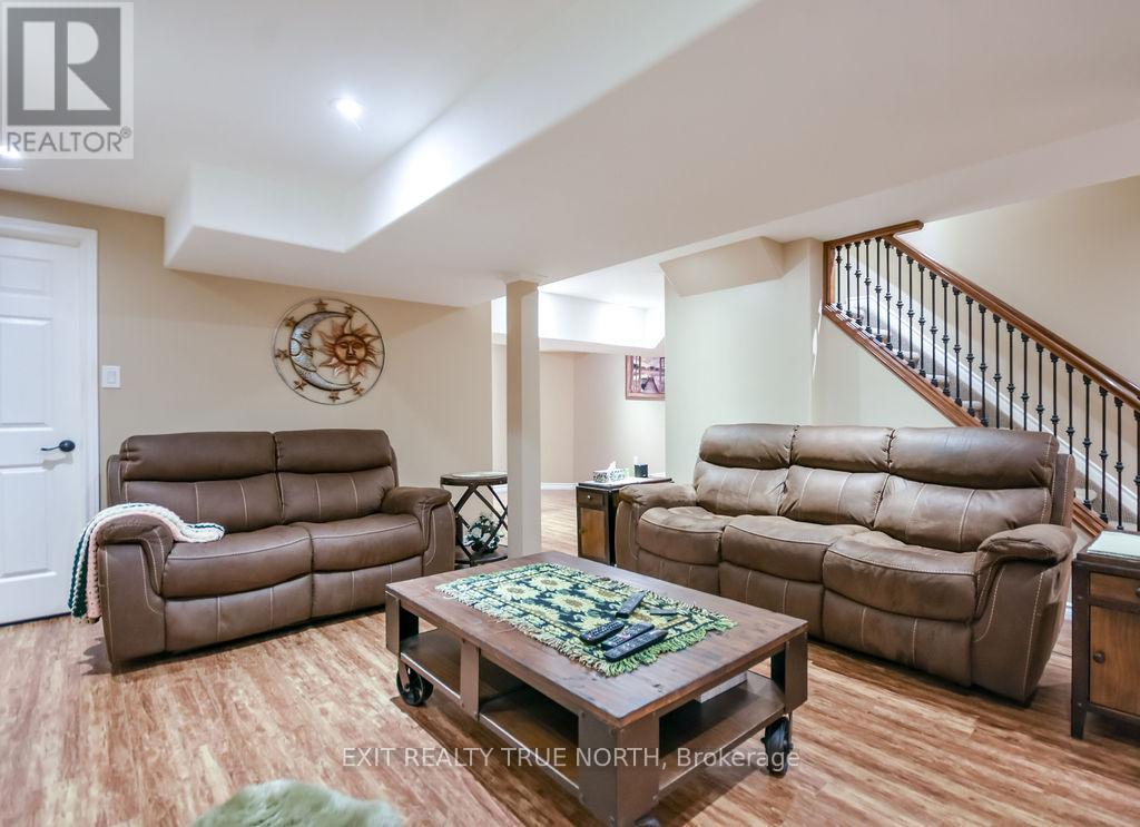 53 Etherington Crescent, Barrie, ON - Indoor Photo Showing Living Room