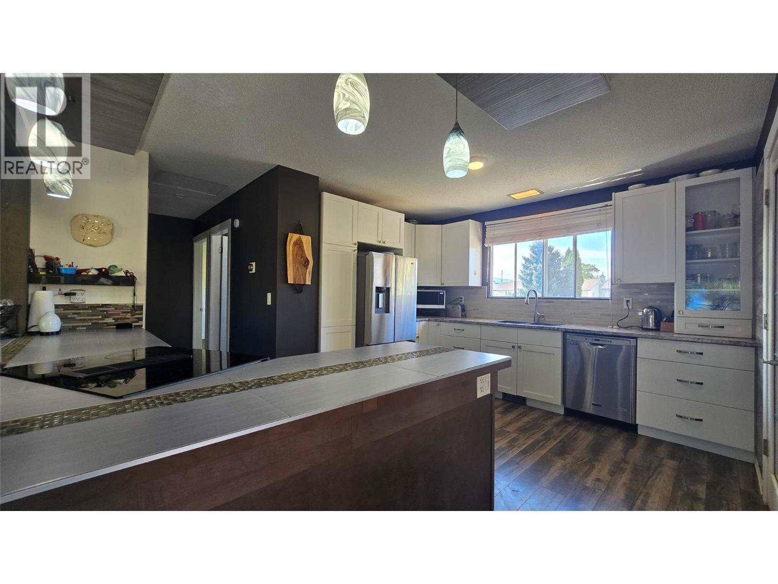 1151 Schubert Drive, Kamloops, BC - Indoor Photo Showing Kitchen